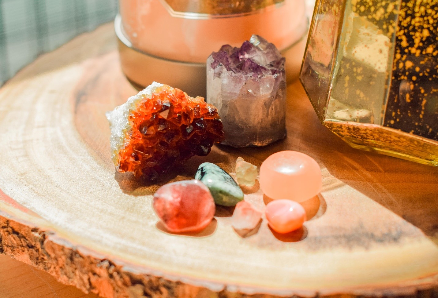 Difference between reiki and thetahealing An image of different gems and crystals kept together on a wooden table